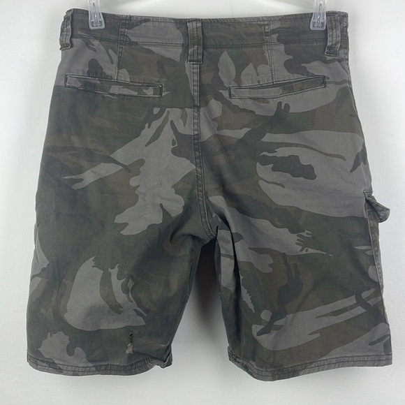 Wrangler Relaxed Fit Camo Cargo Shorts Size 30 Cotton Spandex Blend - Picture 2 of 10